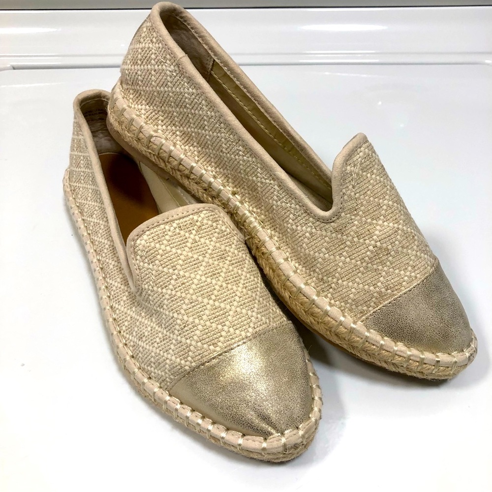 Universal Thread slip on loafers